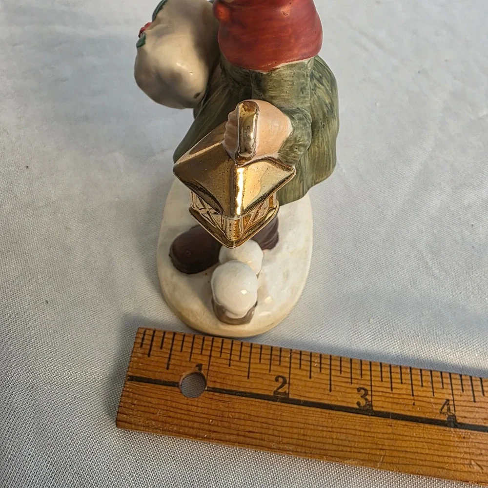 Rare Napco Christmas Girl Figurine X8367 Muff‎ Lantern Holly Hand Painted